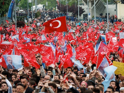 تجمع أنصار مرشح تحالف المعارضة التركية لانتخابات الرئاسة كمال كيليجدار أوغلو في مدينة بورصة. 11 مايو 2023 - REUTERS