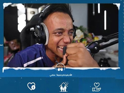 "اليوتيوبر" الصومالي حسن سليمان المعروف بلقب أبو فلة والمقيم في الكويت خلال حملة لجمع التبرعات لصالح اللاجئين.  - twitter.com/AboFlah_1/status/1454578778789879813
