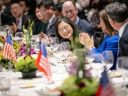 رئيسة تايوان تساي إنج وين خلال لقاء مع أعضاء الجالية التايوانية في لوس أنجلوس خلال توقفها في كاليفورنيا، الولايات المتحدة. 6 أبريل 2023 - VIA REUTERS