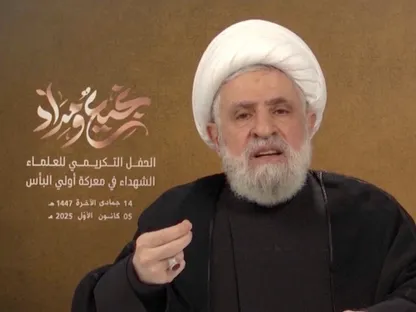 الأمين العام لحزب الله اللبناني نعيم قاسم في كلمة بمناسبة حفل تكريمي أقامه لمن سقطوا من عناصره في الحرب مع إسرائيل. 5 ديسمبر 2025 - REUTERS