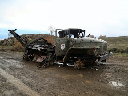  شاحنة معطوبة تابعة لقوات أرمينية في منطقة خاضعة لسيطرة القوات الأذربيجانية في أعقاب نزاع عسكري على ناجورنو قره باغ، في منطقة جبرائيل - 7 ديسمبر 2020 - REUTERS