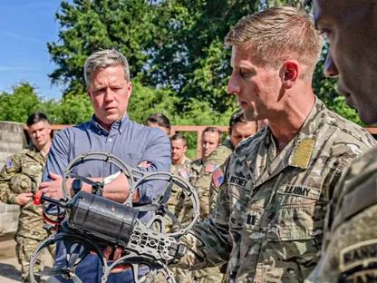 وزير الجيش الأميركي دان دريسكول خلال زيارة للكتيبة الأولى من فوج الحراس 75 التابع للمشاة في جورجيا. 26 أغسطس 2025 - U.S. Army