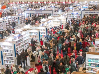 إقبال جماهيري كبير في إحدى الدورات السابقة لمعرض القاهرة الدولي للكتاب - facebook/cairobookfair