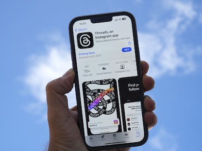 "ميتا" تطلق تطبيقها الجديد "ثريدز" Threads للتدوينات القصيرة. 5 يوليو 2023 - Bloomberg
