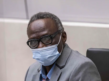 القائد الأعلى السابق لميليشيا الجنجويد السودانية علي محمد علي عبد الرحمن، خلال جلسة استماع بشأن تهم جرائم الحرب في المحكمة الجنائية الدولية لاهاي، هولندا- 4 أبريل 2022 - AFP