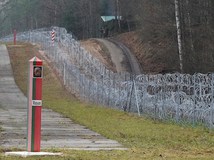 جانب من السياج الحديد الفاصل بين ليتوانيا بيلاروس - 16 نوفمبر 2021 - REUTERS