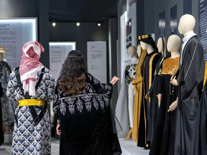 "زينة وحرف يدوية".. توظيف التراث السعودي في الأزياء الحديثة