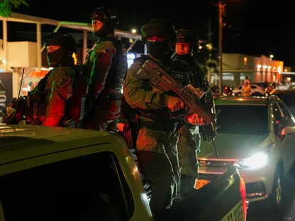 هجوم بمتفجرات يودي بحياة 13 شخصاً على الأقل في كولومبيا