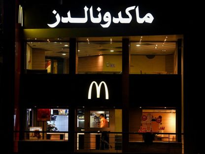 فرع فارغ لمطعم ماكدونالدز في مصر بسبب حملة المقاطعة الشعبية. القاهرة، مصر. 20 نوفمبر 2023 - Reuters