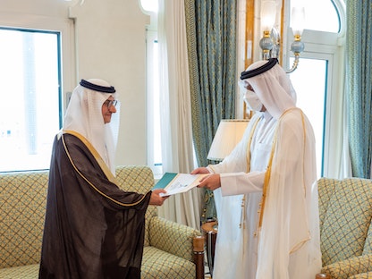 وزير الخارجية القطري الشيخ محمد بن عبد الرحمن آل ثاني يتسلم نسخة من أوراق اعتماد الأمير منصور بن خالد بن فرحان آل سعود سفيراً للسعودية لدى البلاد- 21 يونيو 2021 - قنا