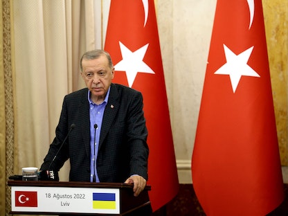 الرئيس التركي رجب طيب أردوغان خلال مؤتمر صحافي عقب لقائه مع نظيره الأوكراني فولوديمير زيلينكسي والأمين العام للأمم المتحدة أنطونيو جوتيريش في لفيف بأوكرانيا- 18 أغسطس 2022 - AFP