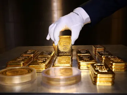 أسعار الذهب تنخفض بشكل قياسي إثر ارتفاع الدولار