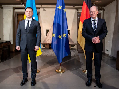 المستشار الألماني أولاف شولتز والرئيس الأوكراني فولوديمير زيلينسكي خلال مؤتمر ميونيخ الأمني . 19 فبراير 2022 - REUTERS