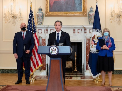 وزير الخارجية الأميركي أنتوني بلينكن خلال مؤتمر صحافي بشأن متلازمة هافانا، في واشنطن، 5 نوفمبر 2021. - REUTERS