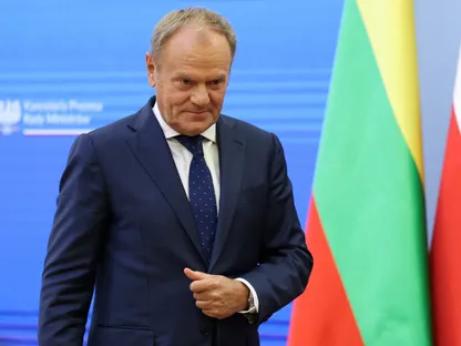 رئيس الوزراء البولندي يشكك في مدى التزام الولايات المتحدة بالدفاع عن أوروبا