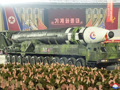 صاروخ باليستي خلال عرض عسكري بمناسبة الذكرى الـ75 لتأسيس جيش كوريا الشمالية في ساحة كيم إيل سونج في بيونج يانج. 8 فبراير 2023 - REUTERS