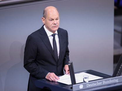 المستشار الألماني أولاف شولتز  يلقي بياناً حكومياً بشأن إسرائيل خلال جلسة مجلس النواب بالبرلمان (البوندستاغ) في برلين. 12 أكتوبر 2023 - Reuters