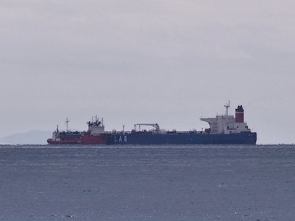ناقلة النفط "بيجاس" ترفع علم روسيا قبالة شاطئ كاريستوس في جزيرة إيفيا باليونان، 19 أبريل 2022. - REUTERS