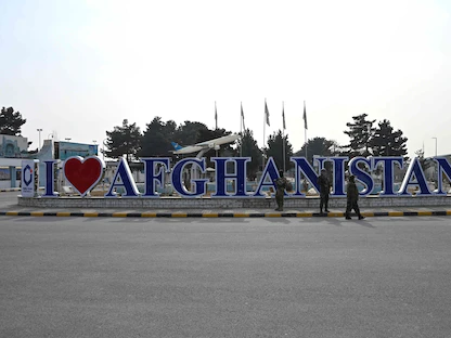 عناصر من حركة طالبان خارج مطار كابول الدولي - 5 فبراير 2022 - AFP