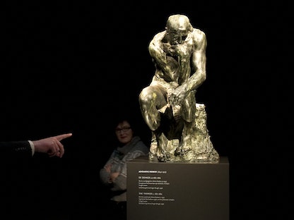 تمثال "المفكر" في متحف سينجر لارين - 28 يناير 2011.  - AFP