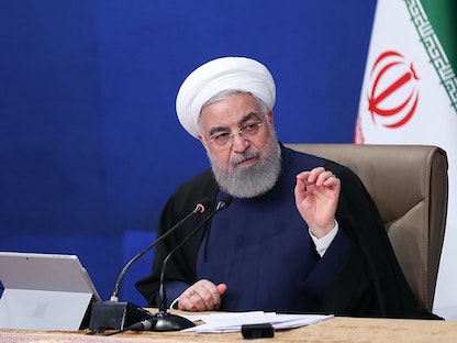 الرئيس الإيراني حسن روحاني يتحدث خلال اجتماع لمجلس الوزراء في العاصمة طهران - 7 أبريل 2021 - AFP