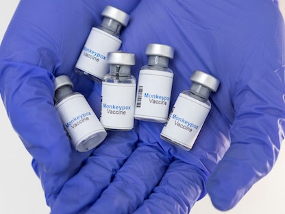 قوارير للقاحات محتملة لمواجهة "جدري القرود" - 25 مايو 2022 - REUTERS