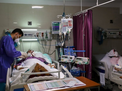 جناح لمرضى فيروس كورونا في أحد مستشفيات طهران - 28 يوليو 2021 - REUTERS