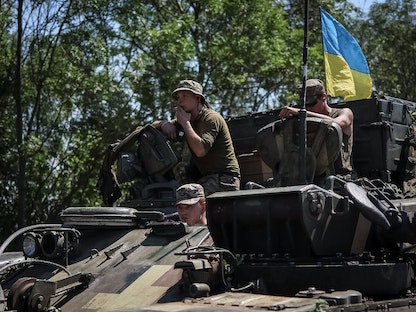 مركبة عسكرية أوكرانية قرب خط المواجهة مع القوات الروسية في منطقة دونباس - 17 يوليو 2022 - REUTERS