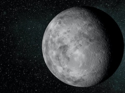القمر يمر بين الأرض والشمس لإحداث كسوف للشمس. 8 أبريل 2005. - Reuters