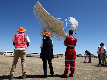 عملية الإطلاق الرسمية لبدء بناء تلسكوب "Array-Mid" خارج مدينة كارنارفون في جنوب إفريقيا - 5 ديسمبر 2022 - REUTERS