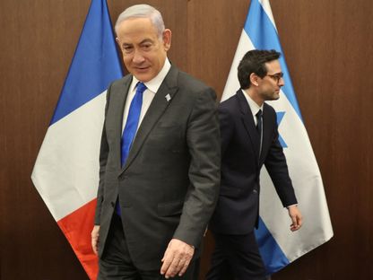 رئيس الوزراء الإسرائيلي بنيامين نتنياهو ووزير الخارجية الفرنسي ستيفان سيجورن أثناء اجتماعهما في القدس. 5 فبراير 2024. - Reuters