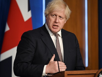 رئيس الوزراء البريطاني بوريس جونسون خلال مؤتمر صحافي لإعلان تخفيف قيود كورونا في إنكلترا- 5 يوليو 2021 - REUTERS