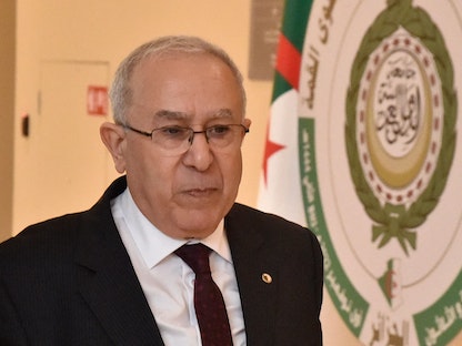 وزير الخارجية الجزائري رمطان لعمامرة في مقر تحضيرات القمة العربية بالجزائر، 29 أكتوبر 2022. - AFP