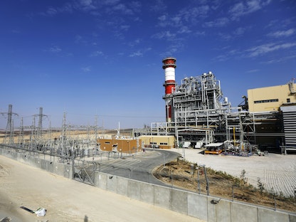 محطة طاقة تابعة لشركة OPC Rotem في منطقة ميشور روتيم الصناعية بصحراء النقب جنوبي إسرائيل - 12 نوفمبر 2013. - REUTERS