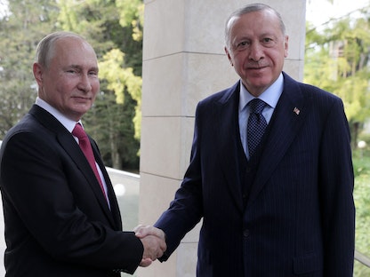 الرئيسان الروسي فلاديمير بوتين والتركي رجب طيب أردوغان في سوتشي. 29 سبتمبر 2021 - AFP