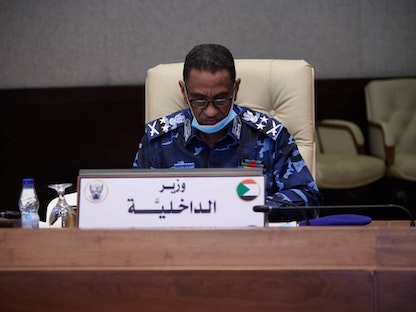 وزير الداخلية السوداني الفريق الطريفي إدريس - حساب وزارة الداخلية السودانية في "تويتر"