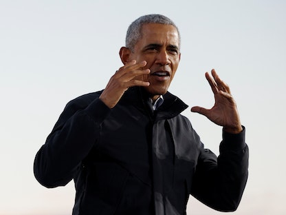 الرئيس الأميركي الأسبق باراك أوباما خلال حملة لدعم جو بايدن في ديترويت - REUTERS