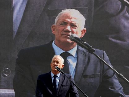 وزير الدفاع الإسرائيلي السابق بيني جانتس خلال كلمة أمام متظاهرين في القدس. 27 مارس 2023 - Reuters