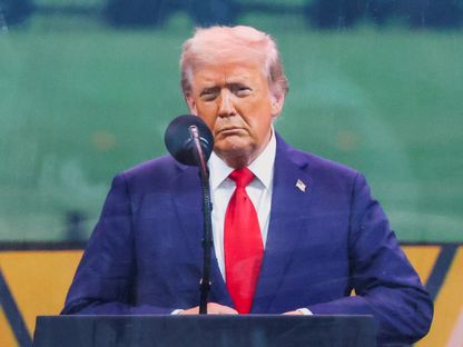 الرئيس الأميركي دونالد ترمب خلال مراسم أداء القسم الدستوري لـ 250 مجنداً في موكب ذكرى تأسيس الجيش الـ 250 في واشنطن العاصمة بالولايات المتحدة. 14 يونيو 2025 - Reuters