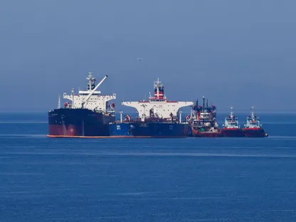 "نزيف في البحر".. كيف تخسر إيران معركة النفط ضد العقوبات الأميركية؟