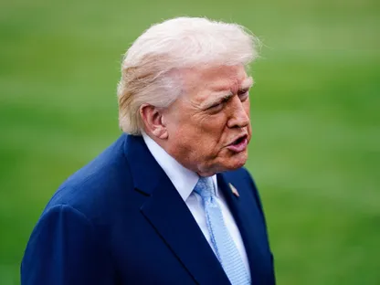 ترمب يقرر وقف الهجمات على "طاقة إيران" 5 أيام بعد محادثات إيجابية