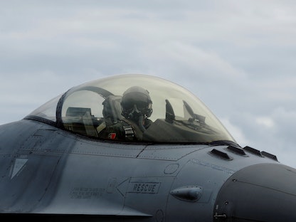 طيار بمقاتلة من طراز F-16 يشارك في تدريب عسكري في قاعدة زهي هانج الجوية في تايتونج بتايوان - 30 يناير 2018 - REUTERS