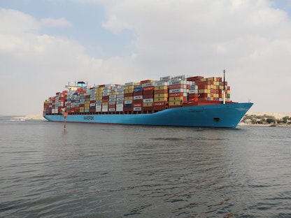 سفينة شحن محمّلة ببضائع في قناة السويس - REUTERS