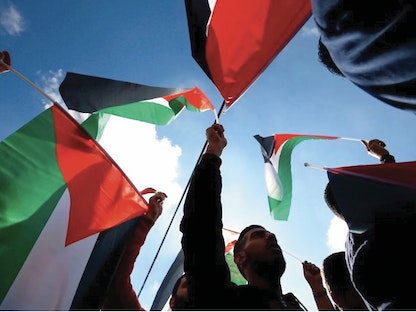 أعلام مرفوعة في اليوم الدولي للتضامن مع الشعب الفلسطيني - wafa.ps