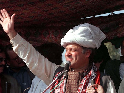 LEADER OF PAKISTAN MUSLIM LEAGUE PARTY NAWAZ SHARIF WAVES IN KHAIRPUR - REUTERS