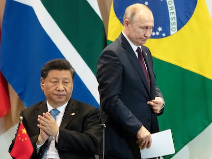 الرئيسان الروسي فلاديمير بوتين والصيني شي جين بينغ خلال اجتماعات مجموعة "بريكس" في برازيليا - 14 نوفمبر 2019 - REUTERS
