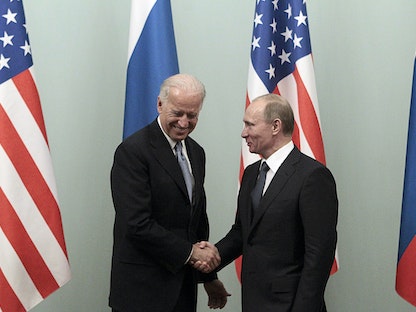 الرئيسان، الروسي فلاديمير بوتين والأميركي جو بايدن - 10 مارس 2011 - REUTERS