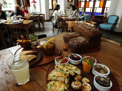 مجموعة من الأطباق النباتية في مطعم نباتي بالعاصمة الأرجنتينية بوينس آيرس. 7 يوليو 2010 - REUTERS