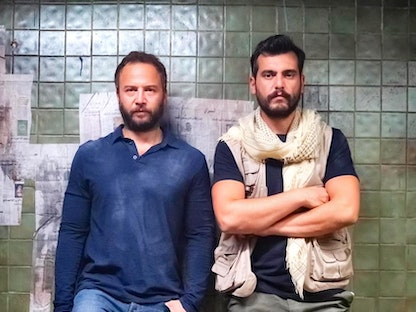 سامر إسماعيل ومكسيم خليل في مشهد من الجزء الثاني من مسلسل "المنصة" - المكتب الإعلامي للشركة المنتجة