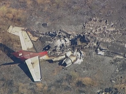حطام طائرة خاصة بعد سقوطها في ضواحي لوس أنجلوس- 8 يوليو 2023 - REUTERS